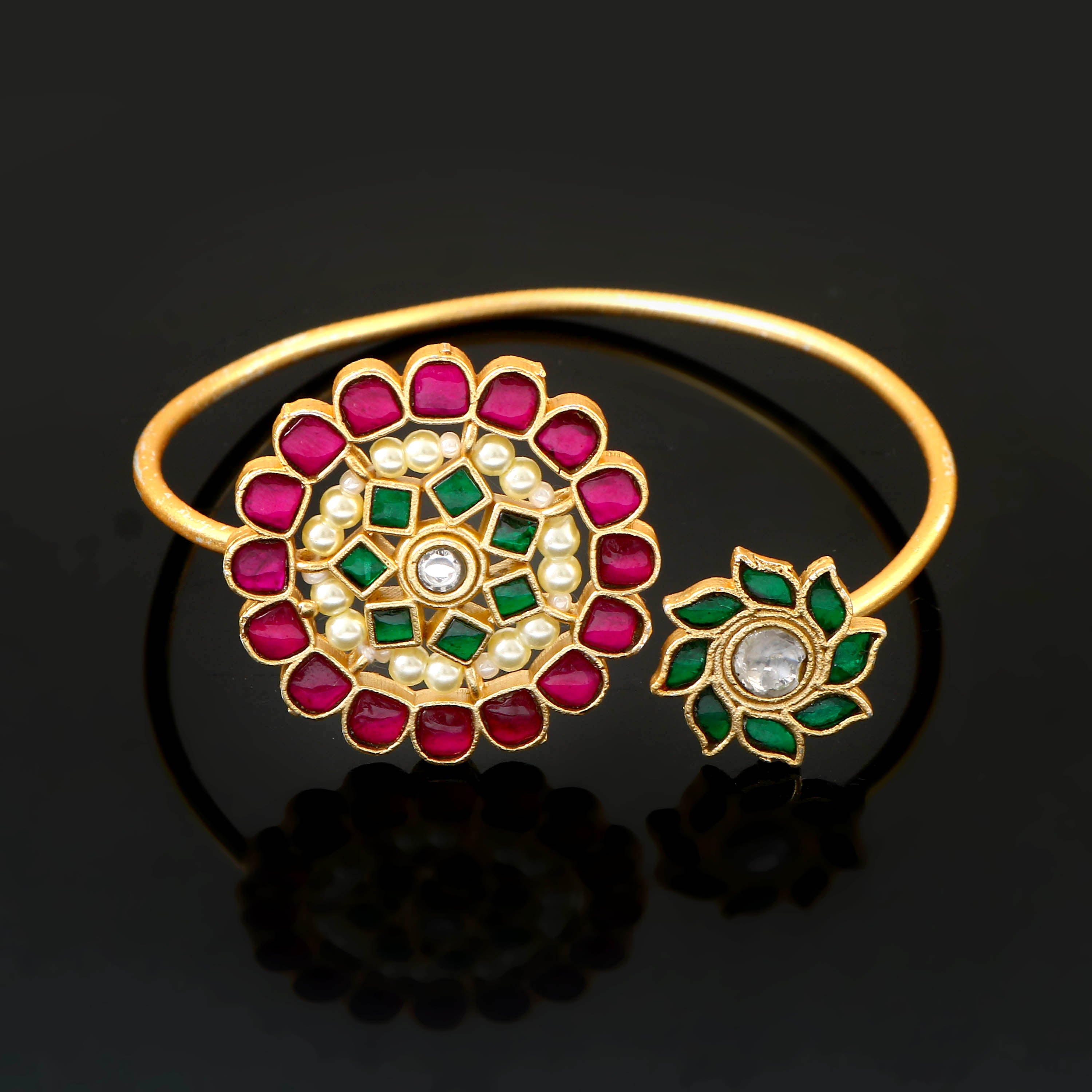 BG-102 - Jadau Kundan Bangle with Emerald BG-102 - Jadau Kundan Bangle with Emerald