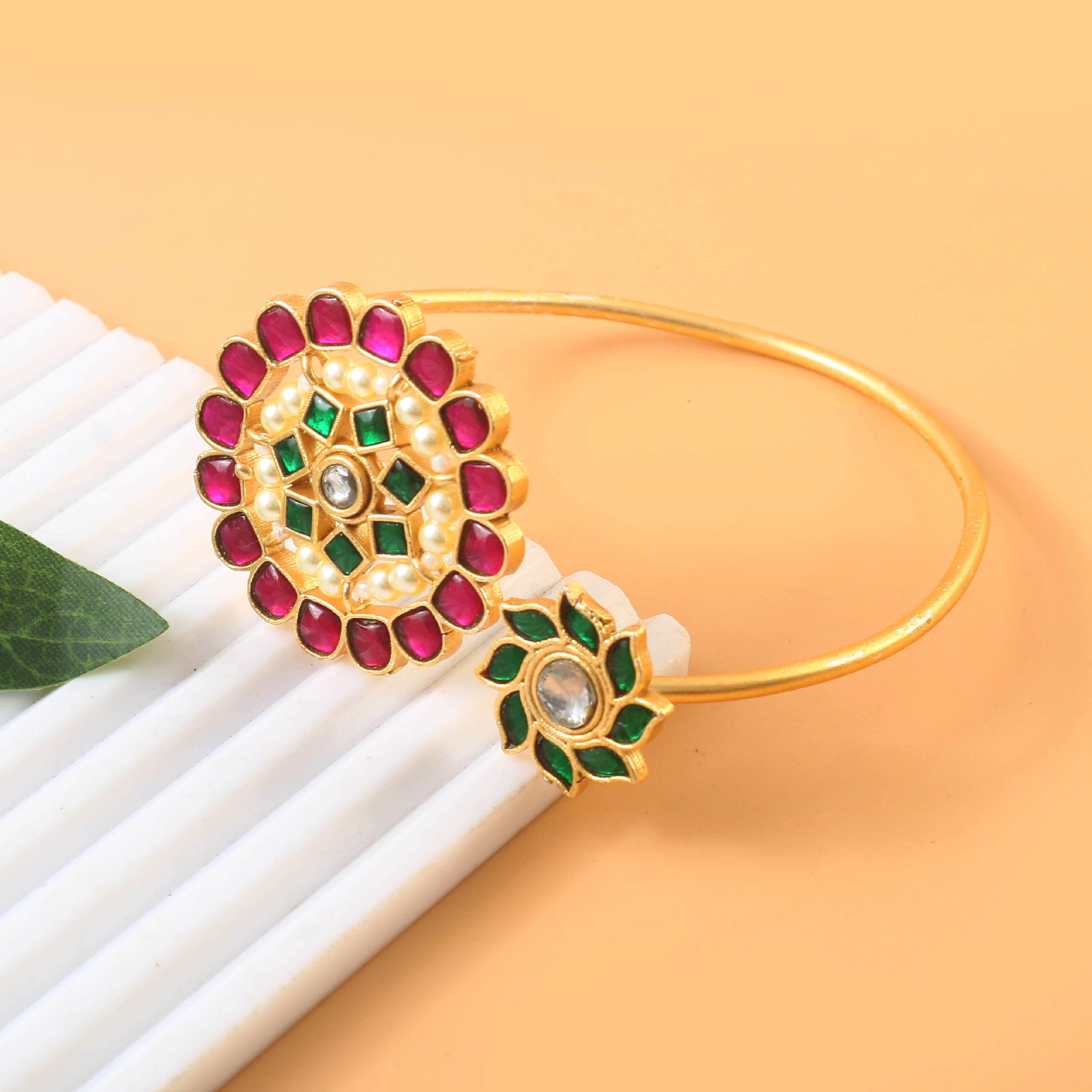 BG-102 - Jadau Kundan Bangle with Emerald BG-102 - Jadau Kundan Bangle with Emerald