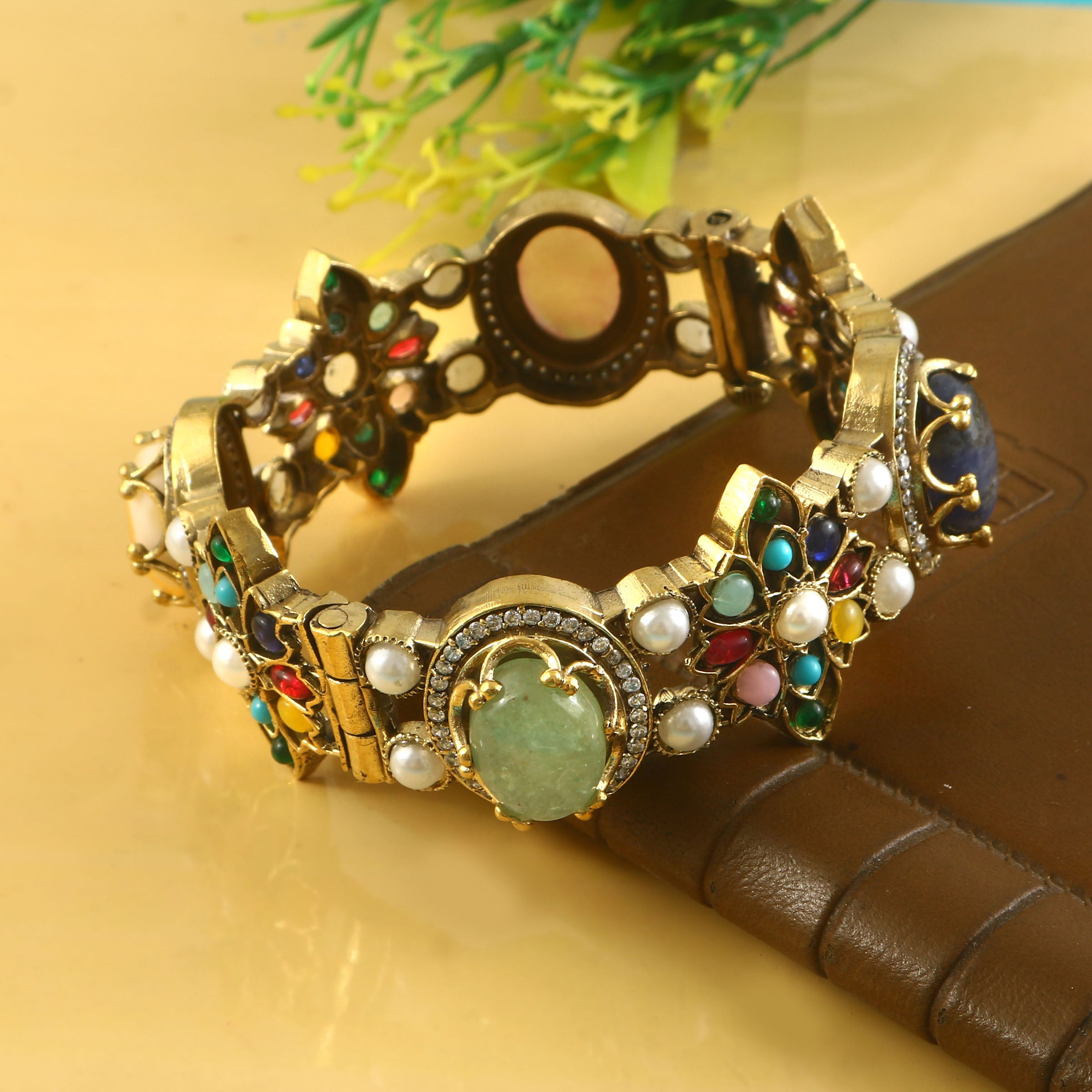BG-120 - Jadau Kundan Bangle with Emerald