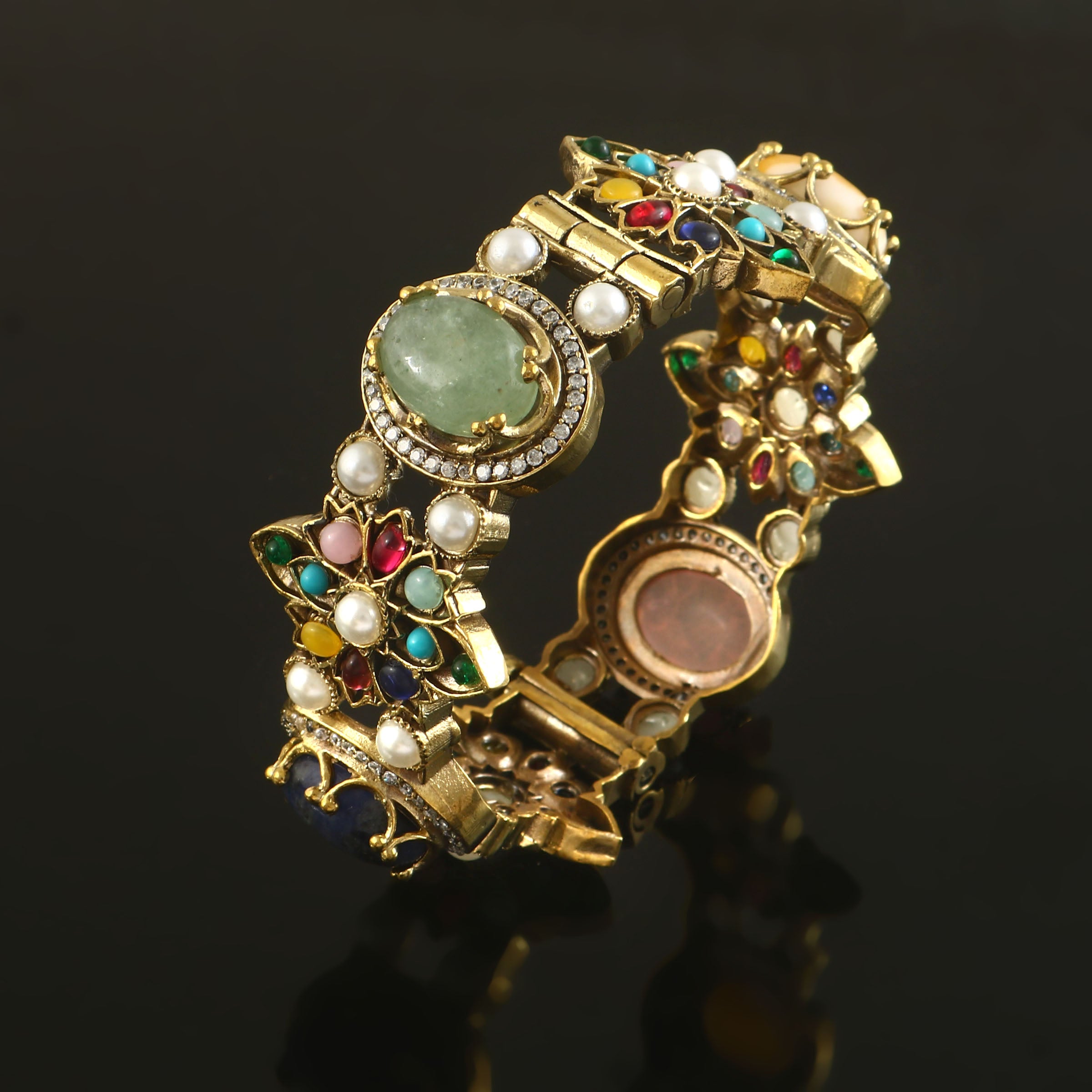 BG-120 - Jadau Kundan Bangle with Emerald