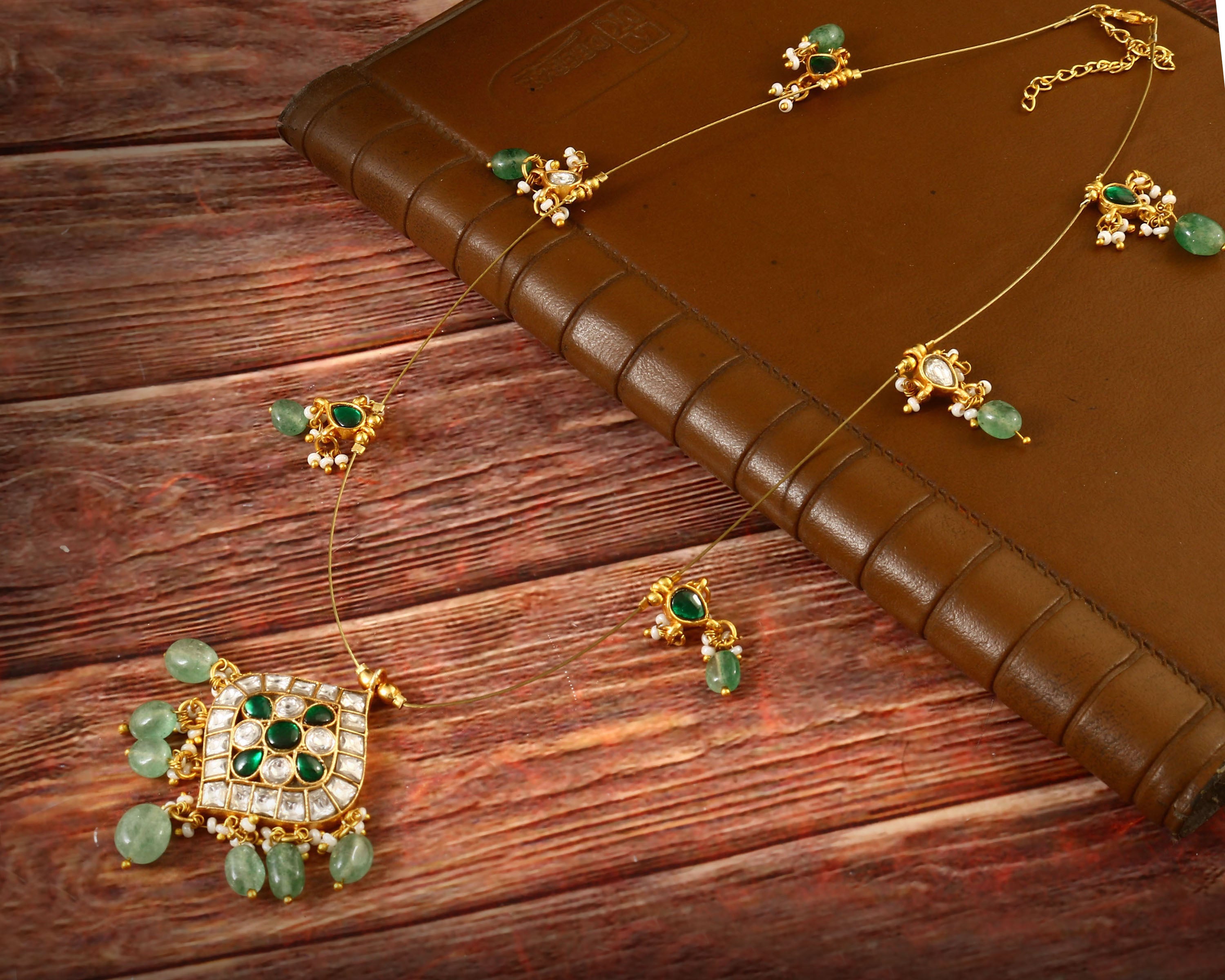 NK-104 - Chokar Jadau Kundan Necklace with Emerald