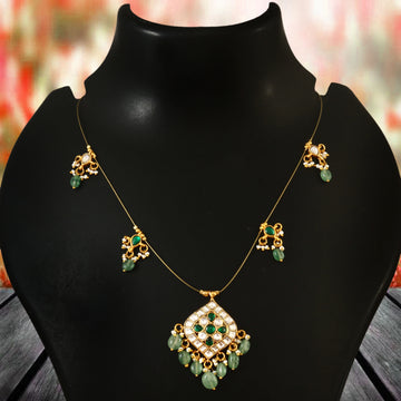 NK-104 - Chokar Jadau Kundan Necklace with Emerald