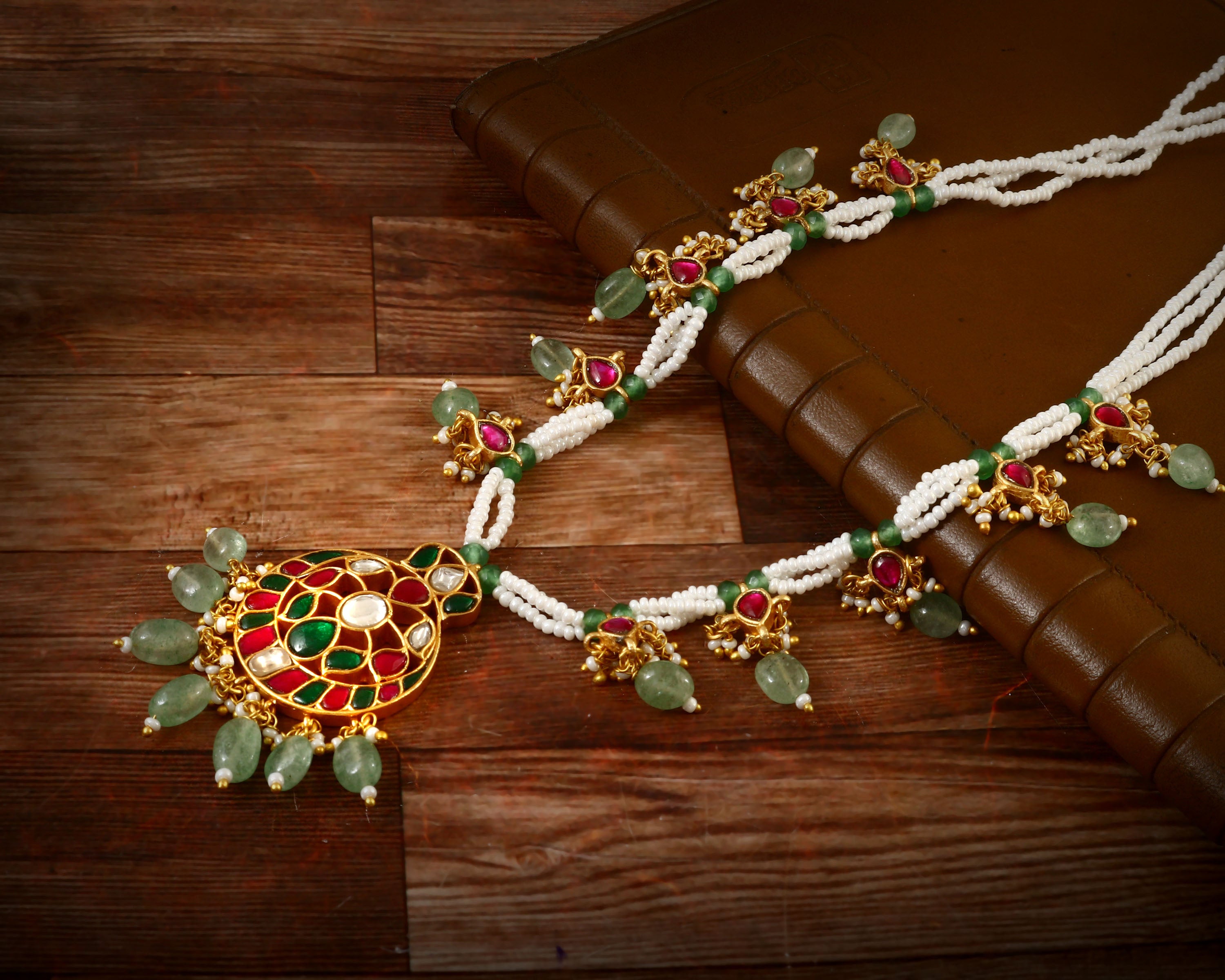 NK-157- Jadau Kundan Necklace with Emerald