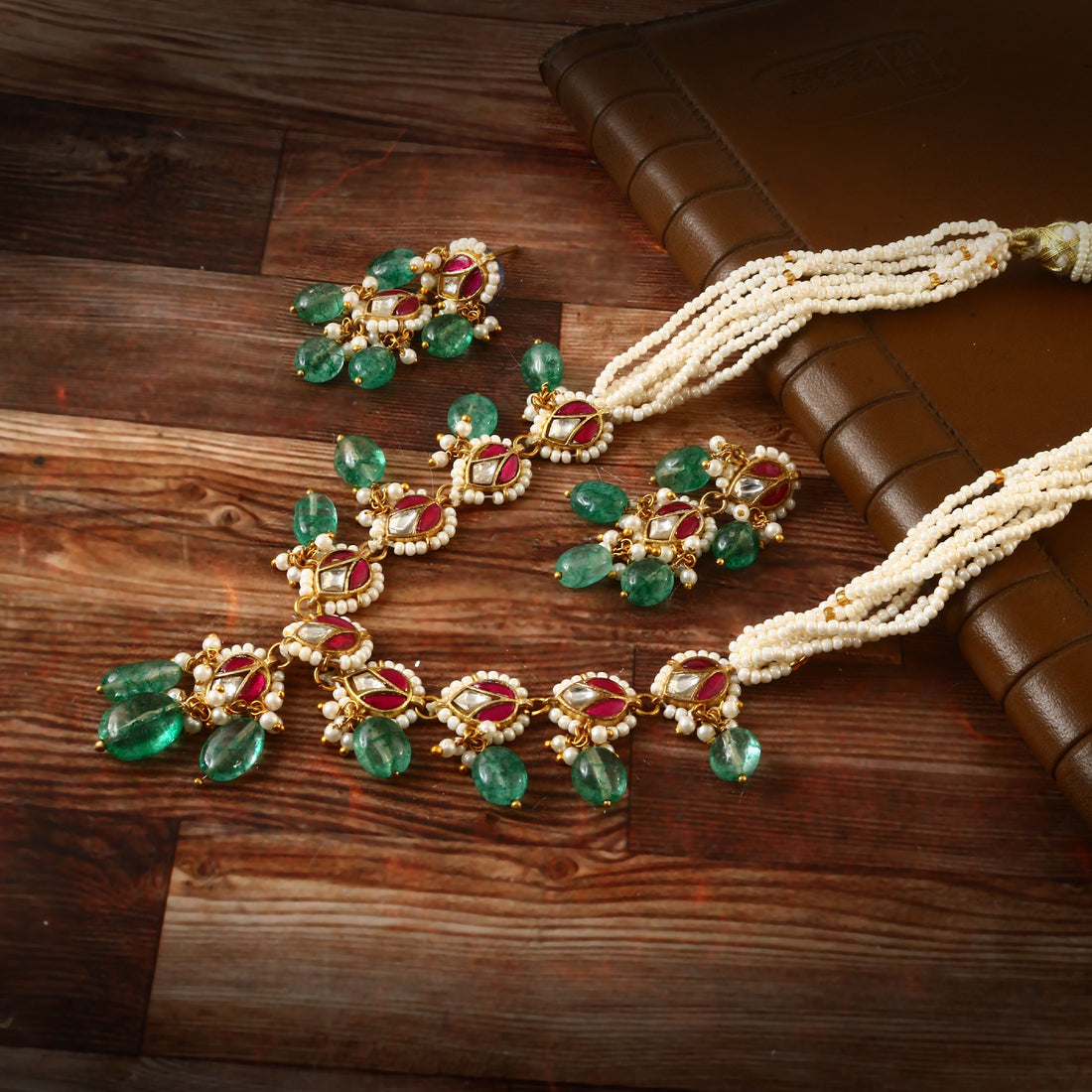 NK-190 - Jadau Kundan Necklace with Emerald
