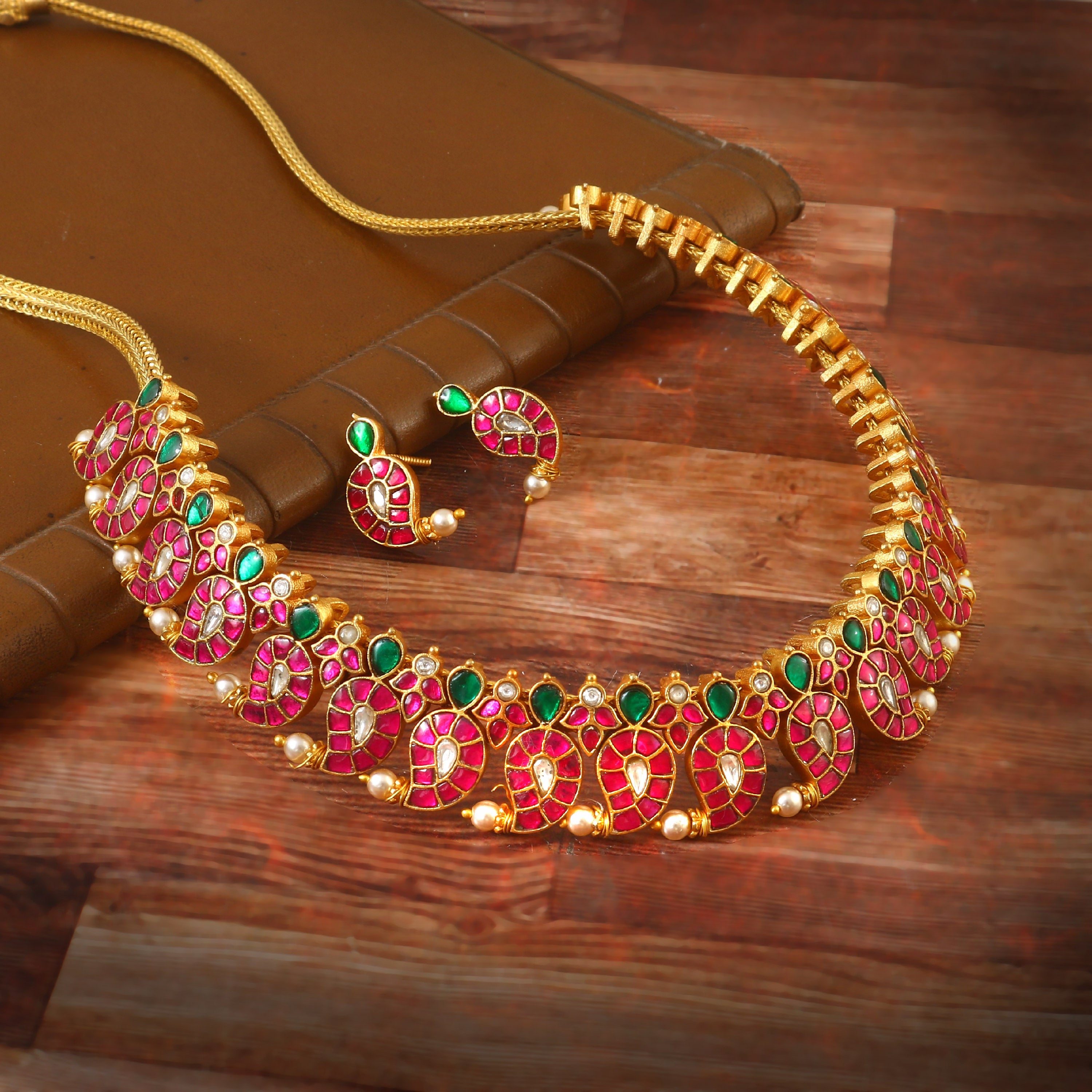 NK-284- Jadau Kundan Necklace with Emerald