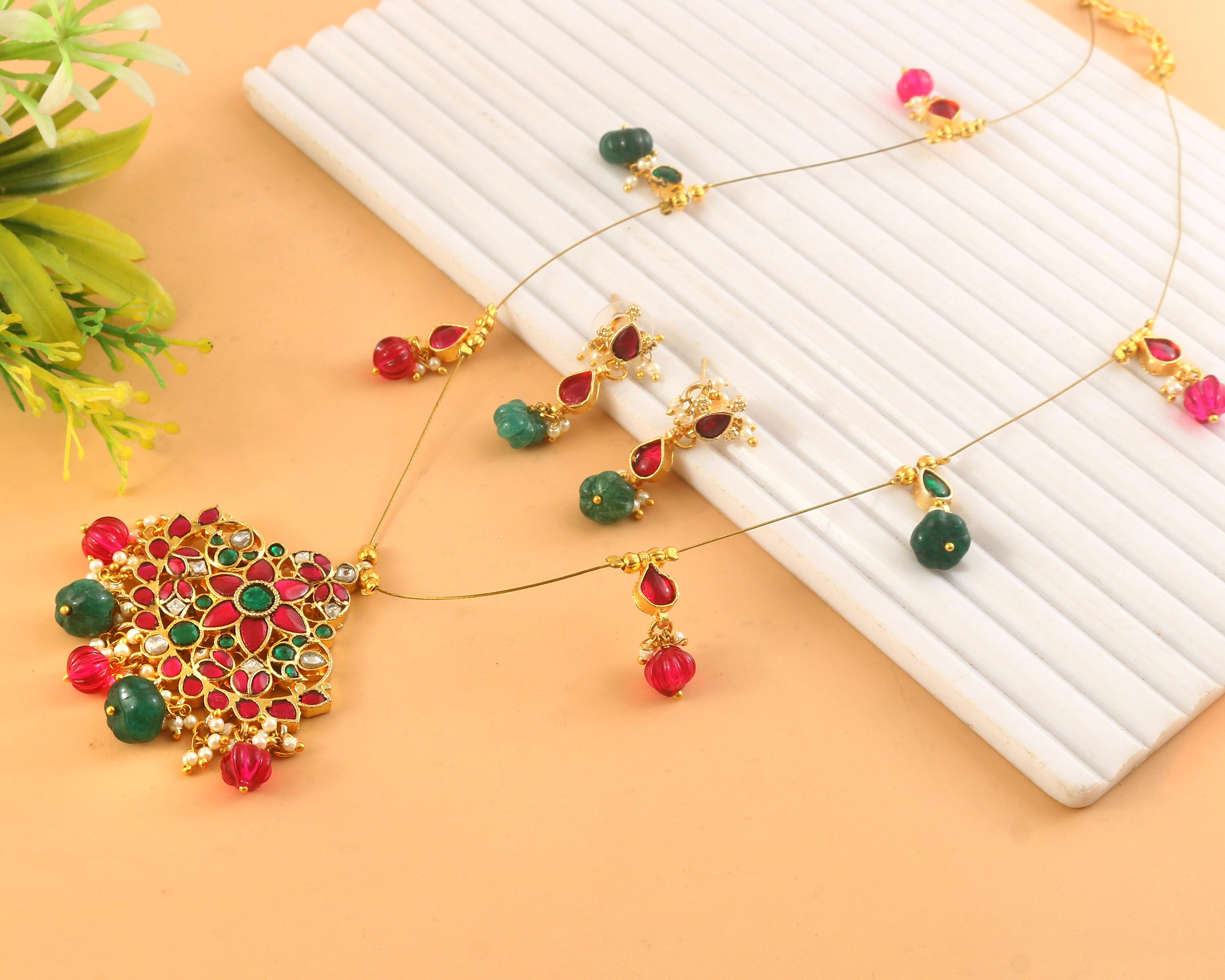 NK-317- Jadau Kundan Necklace with Emerald