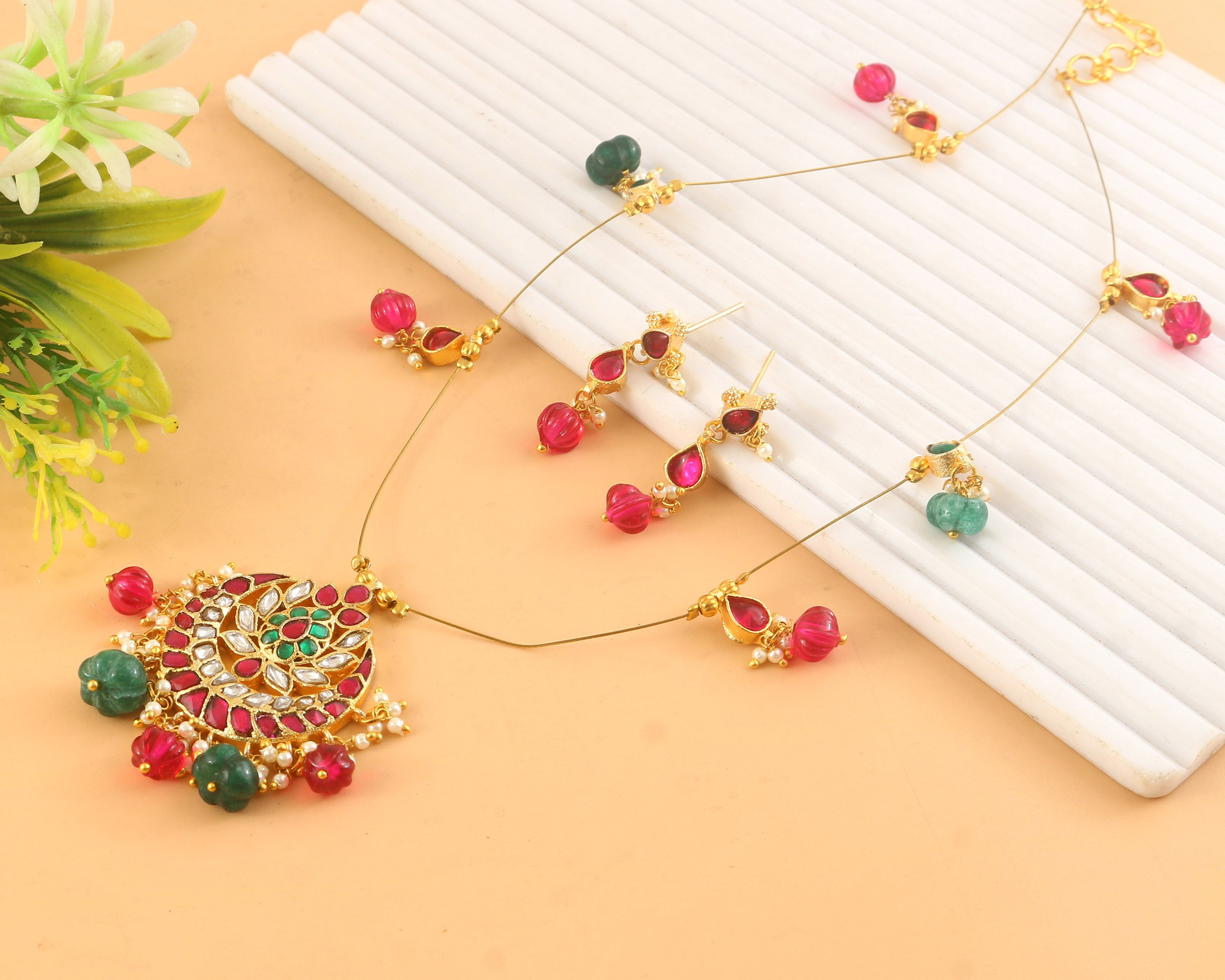 NK-320- Jadau Kundan Necklace with Emerald