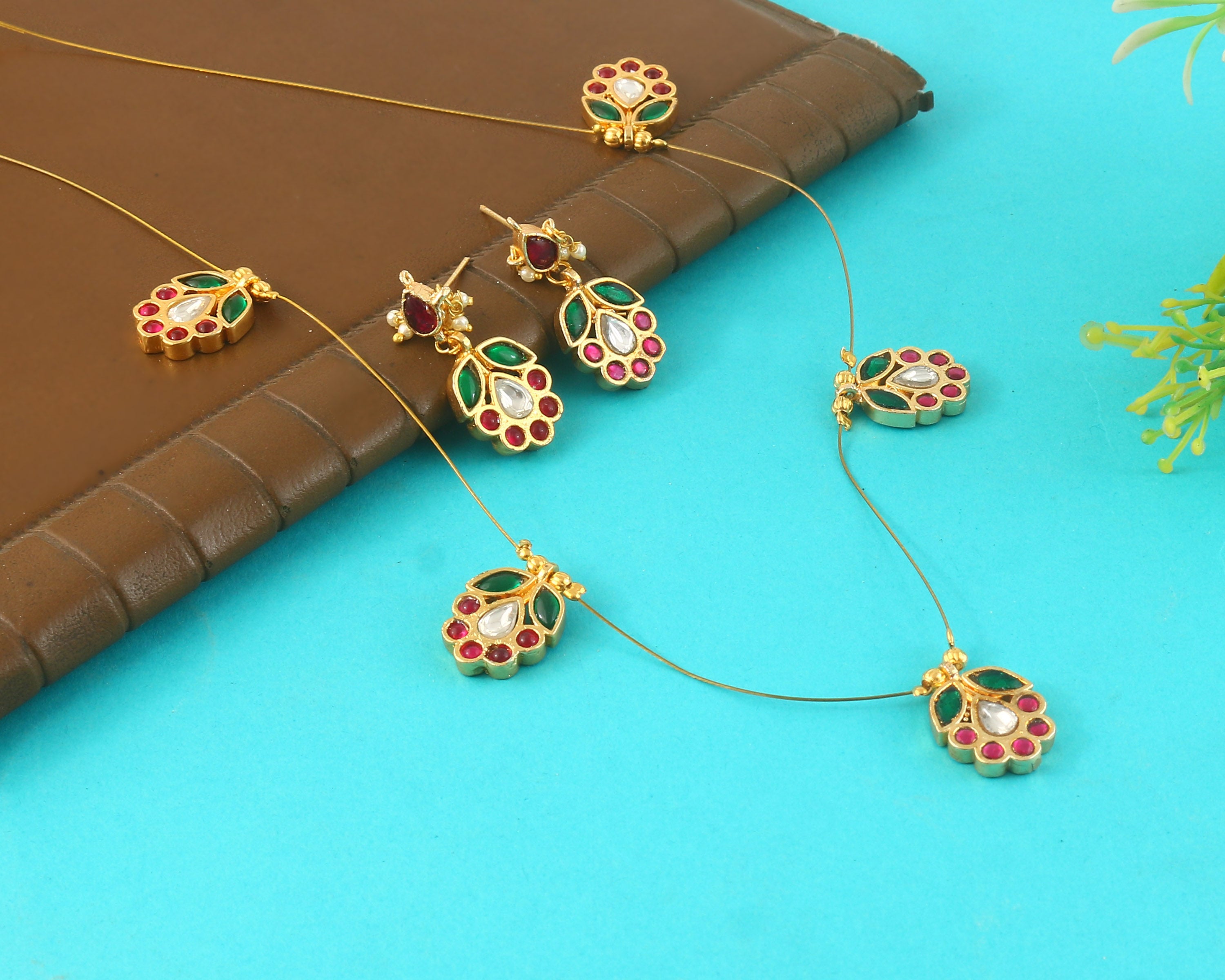 NK-323- Jadau Kundan Necklace with Emerald