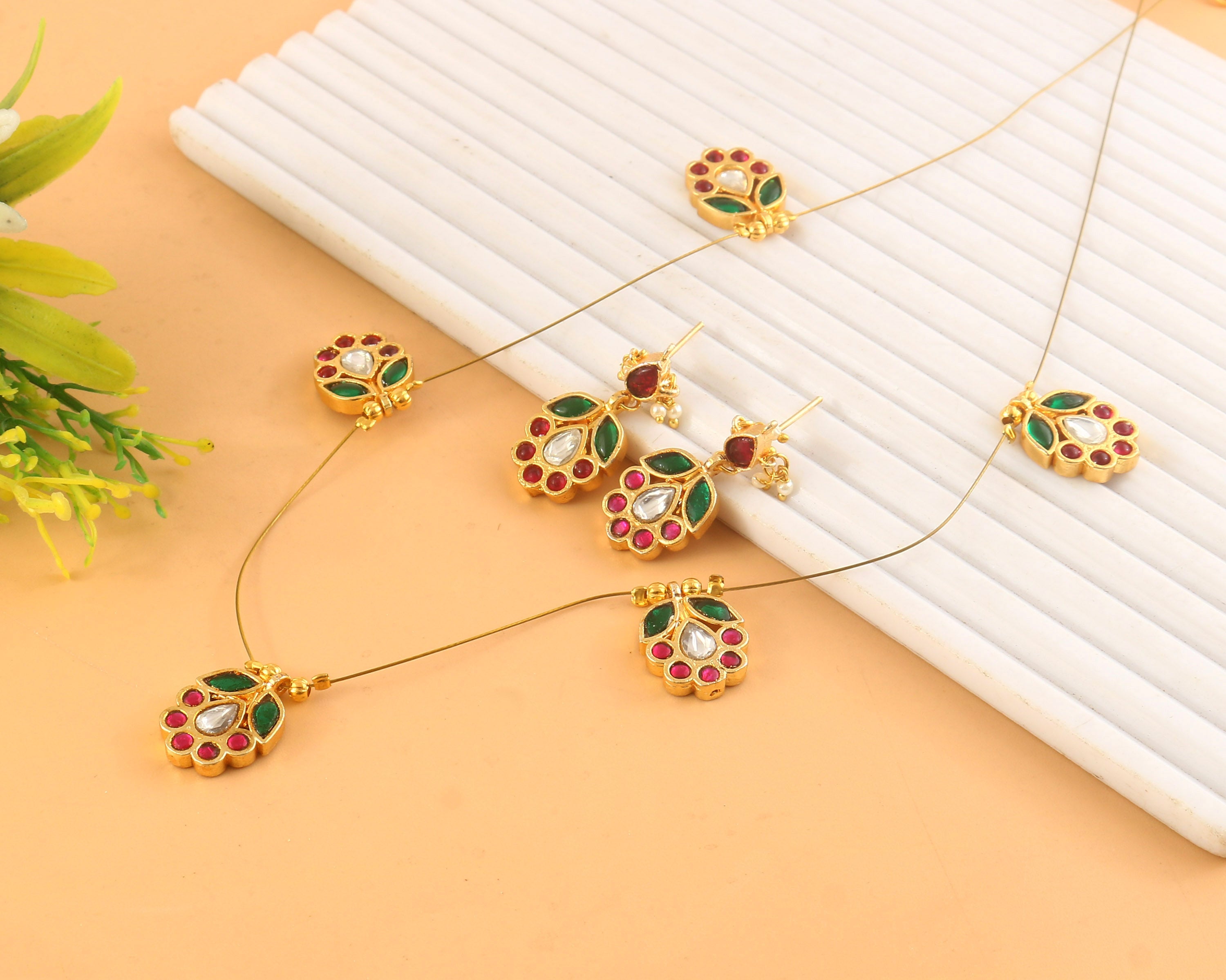 NK-323- Jadau Kundan Necklace with Emerald