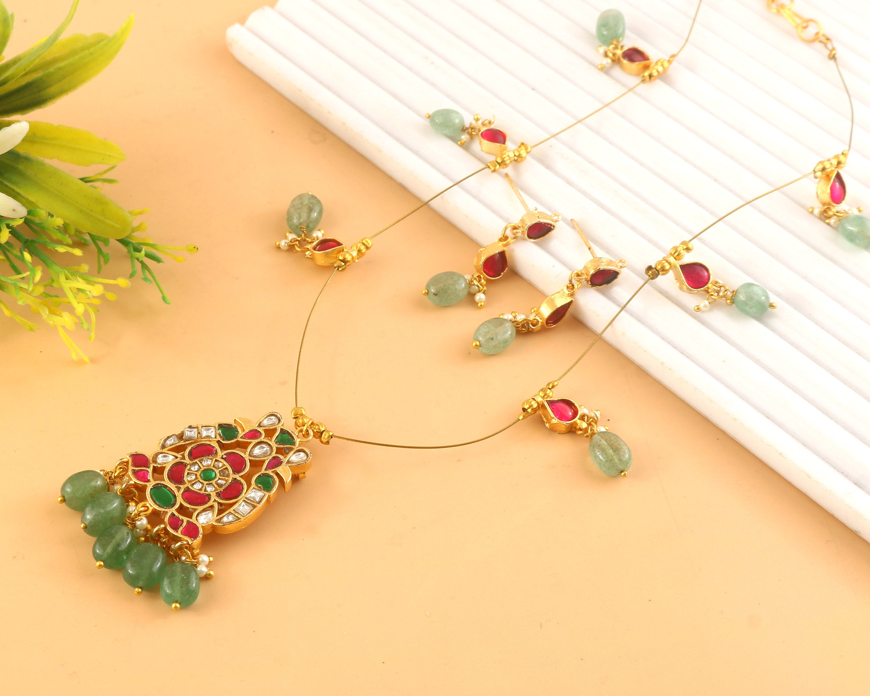 NK-334- Jadau Kundan Necklace with Emerald