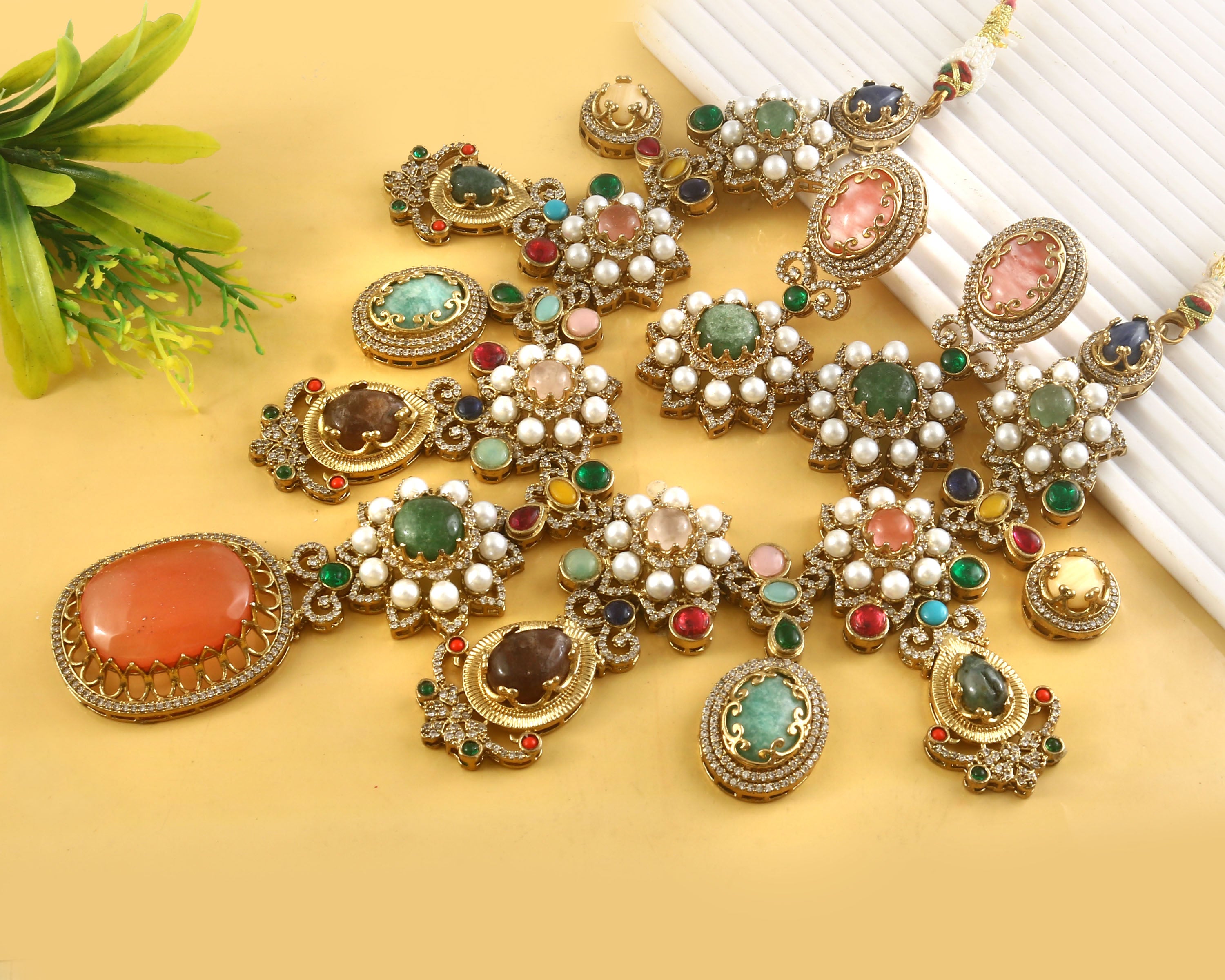 NK-344- Jadau Kundan Necklace with Emerald