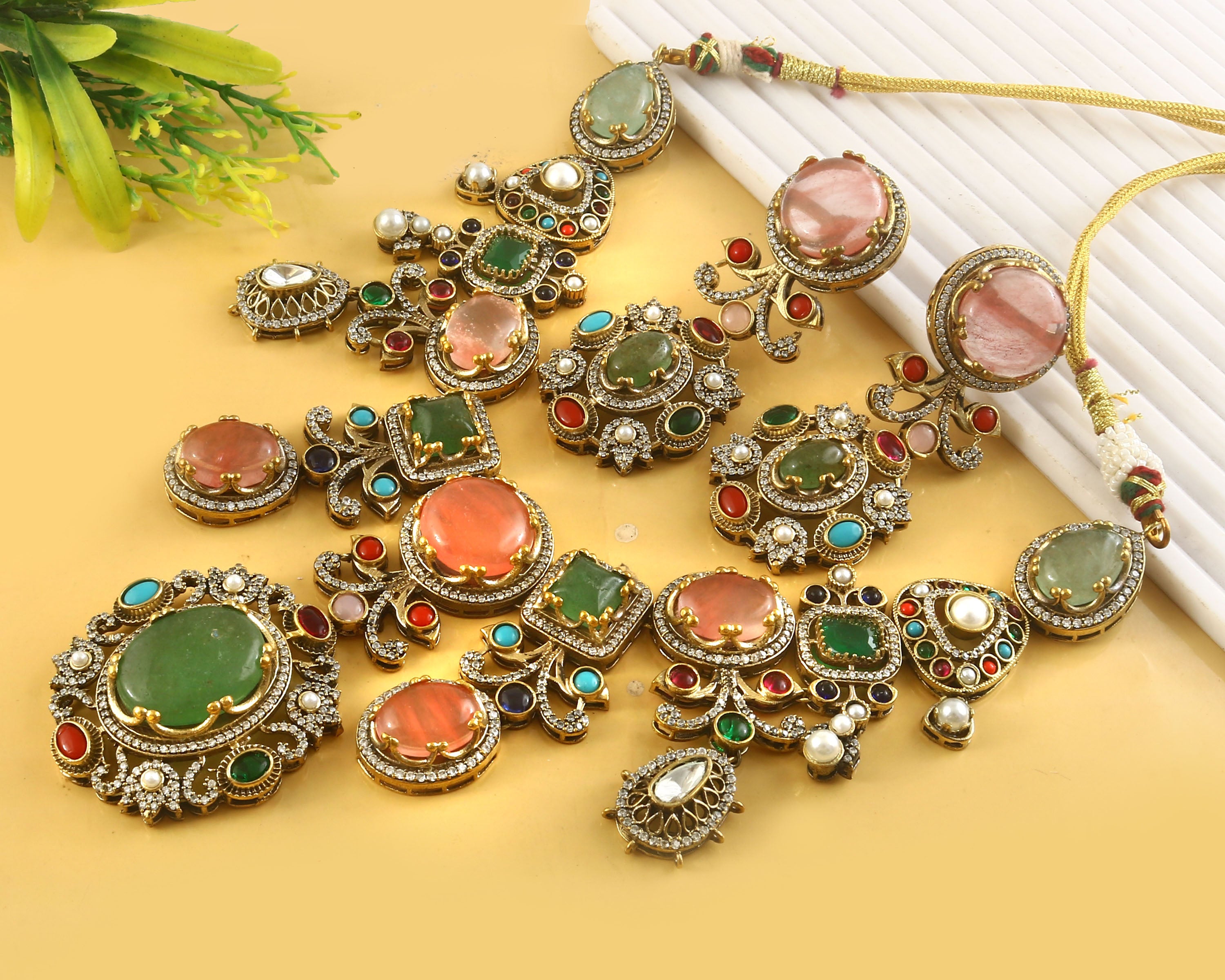 NK-345- Jadau Kundan Necklace with Emerald