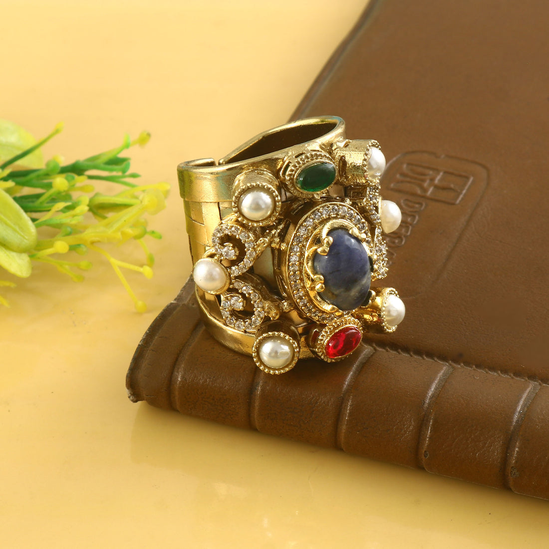 RG-137 - Jadau Kundan Ring with Emerald