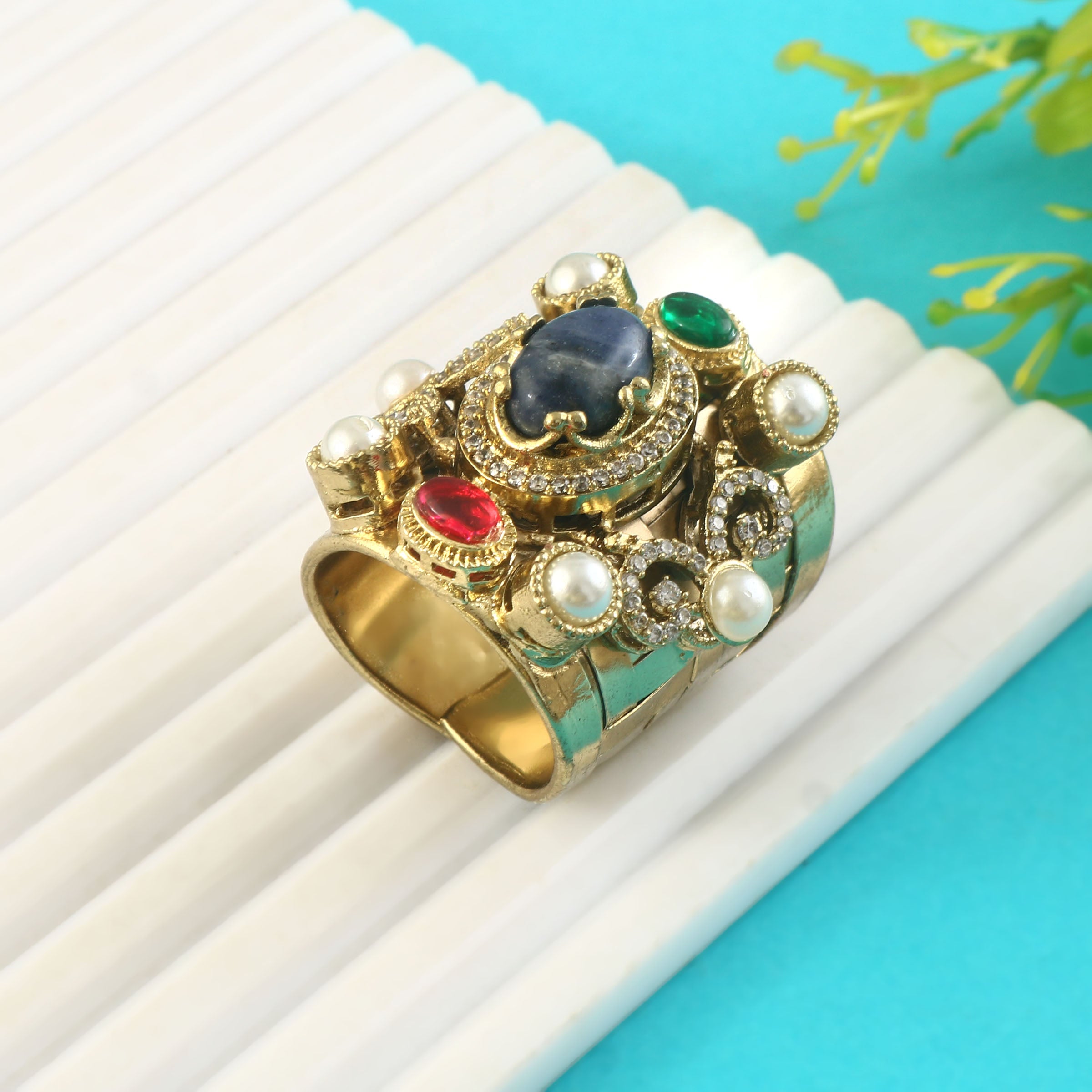 RG-137 - Jadau Kundan Ring with Emerald
